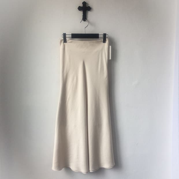 Glossy long skirt