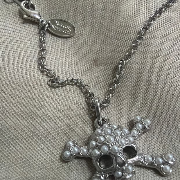 비비안웨스트우드 빈티지 스컬펜던트 펄타입