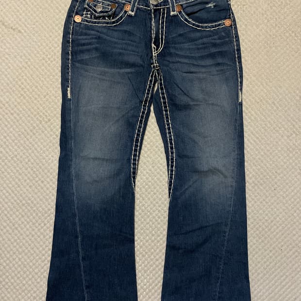 트루 릴리젼 플레어 핏 JOEY SUPER T 스티치 부츠컷 데님 팬츠