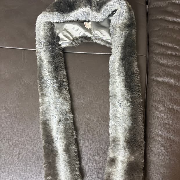 비비안 웨스트우드 퍼 머플러 후드