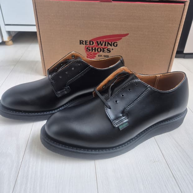 레드윙 포스트맨 새상품 7.5 255