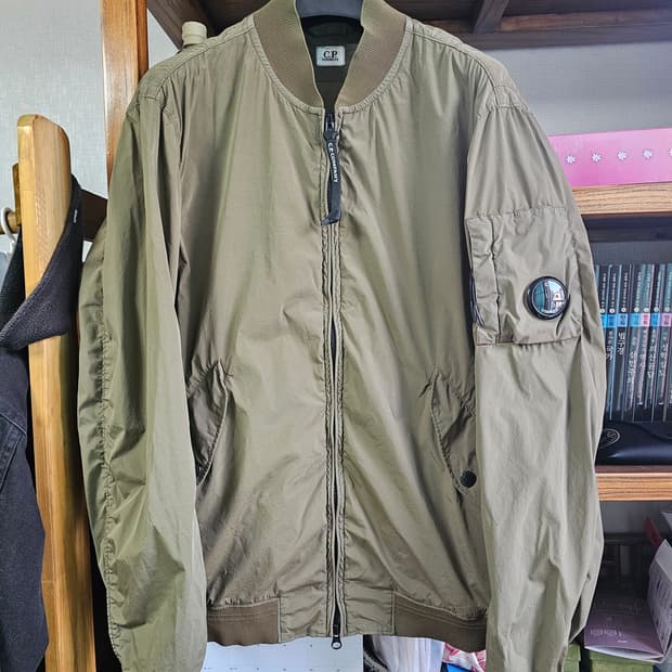 새거급 씨피 CP컴퍼니 봄버 자켓 나일론 팔아요 ma1 바람막이 마원