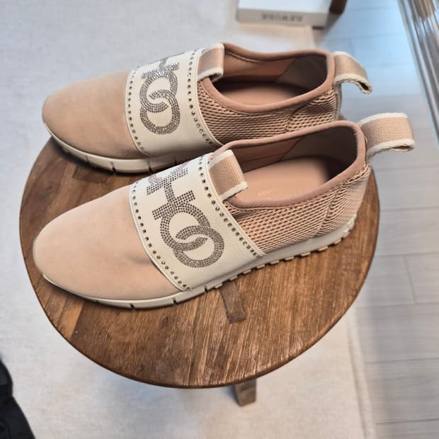 지미추(Jimmy Choo)의 인기 라인인 오클랜드(Oakland) 슬립