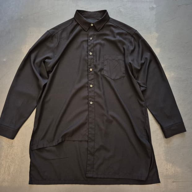 NOT CONVENTIONALasymmetric layered shirt