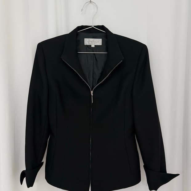 Black Jaket