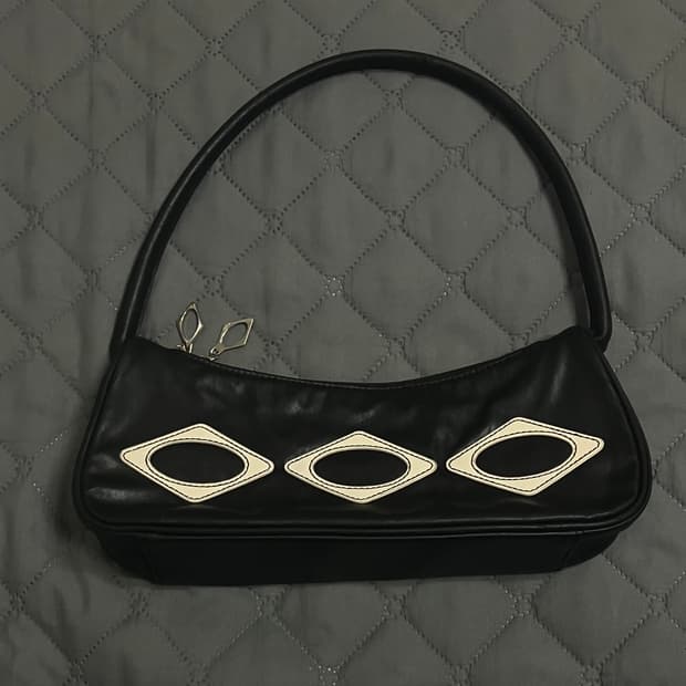 미스치프 롬버스 레더 숄더백 