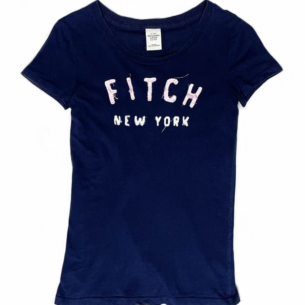 Abercrombie & Fitch 핑크 로고 패치 티셔츠