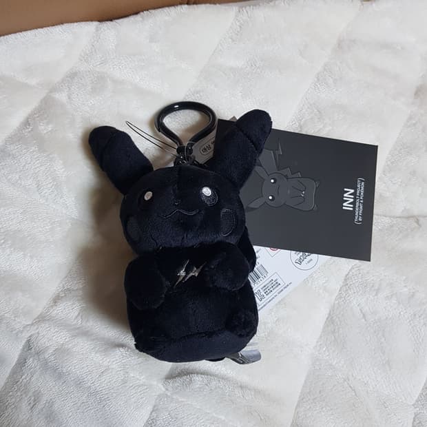 프라그먼트 포켓몬 피카츄 인형 키링 블랙