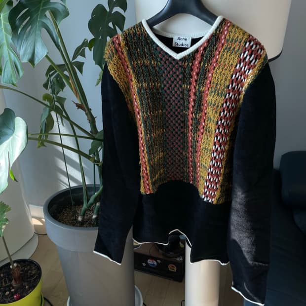 아크네스튜디오 키네틱 v 니트