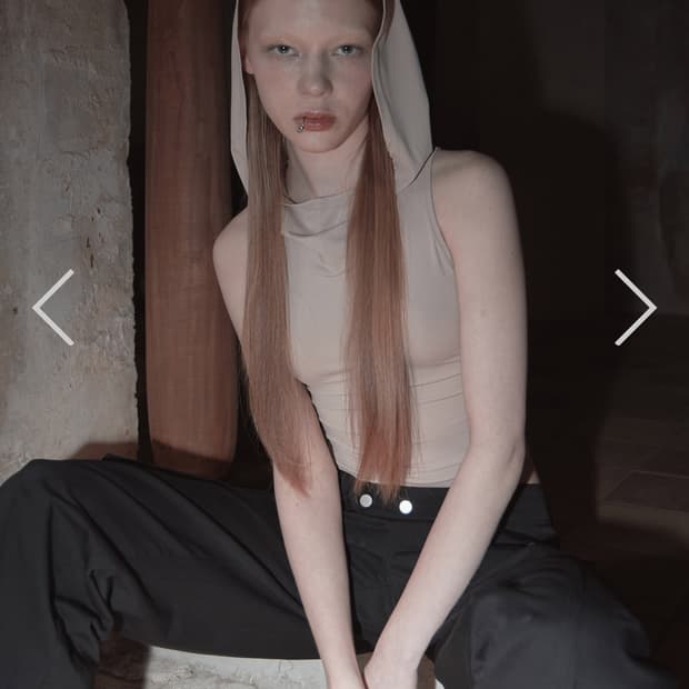 모어쏘씨 후드 슬리브리스 베이지