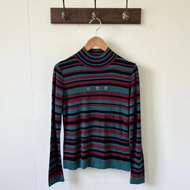 INTELLECTION 미드 버튼 터틀넥