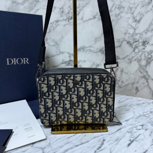 디올 오블리크 스트랩 파우치 크로스백 메신저백
