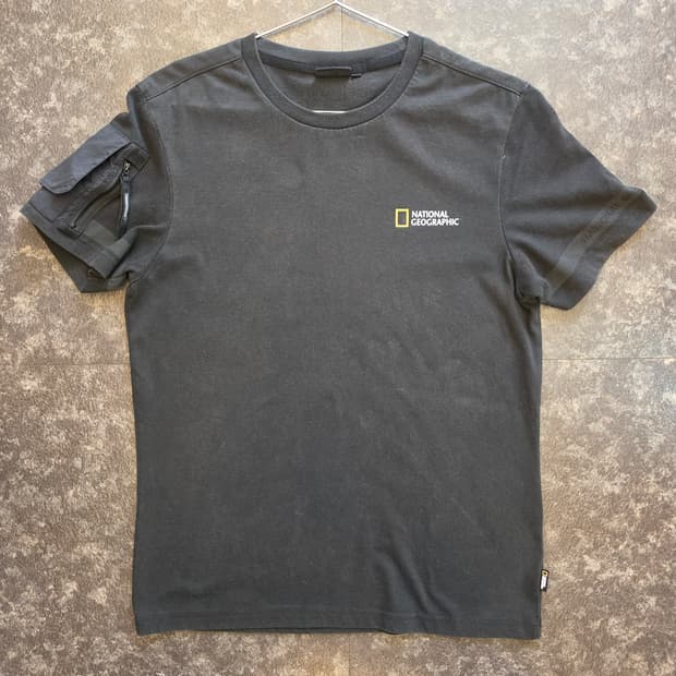 내셔널지오그래픽 검정색 반팔 티셔츠 - M