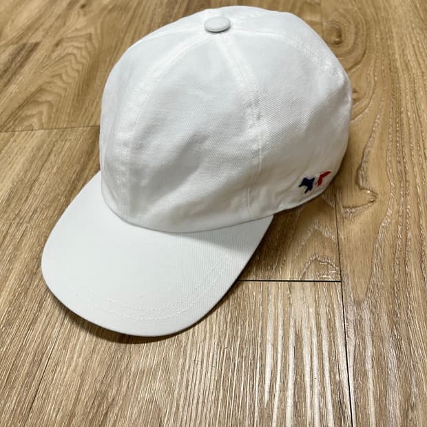 메종키츠네 폭스 화이트 볼캡
