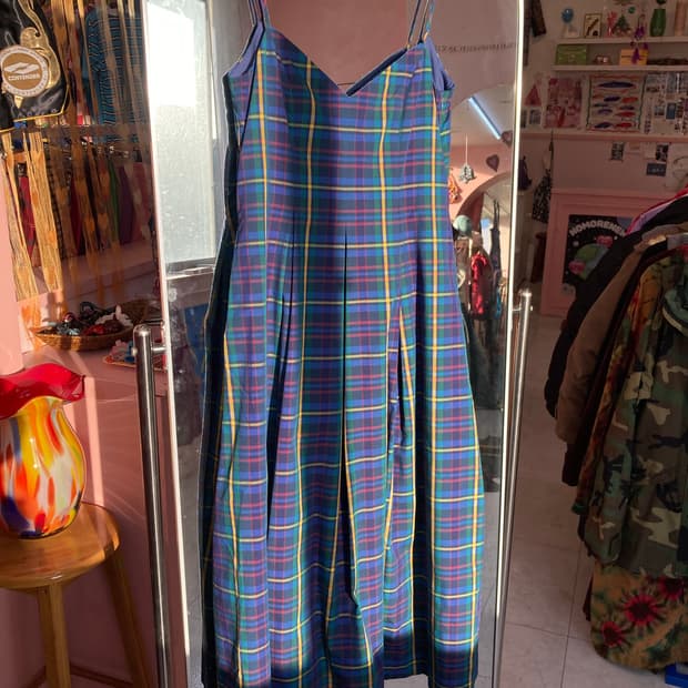 네이비 슬리브리스 체크 플리츠 원피스