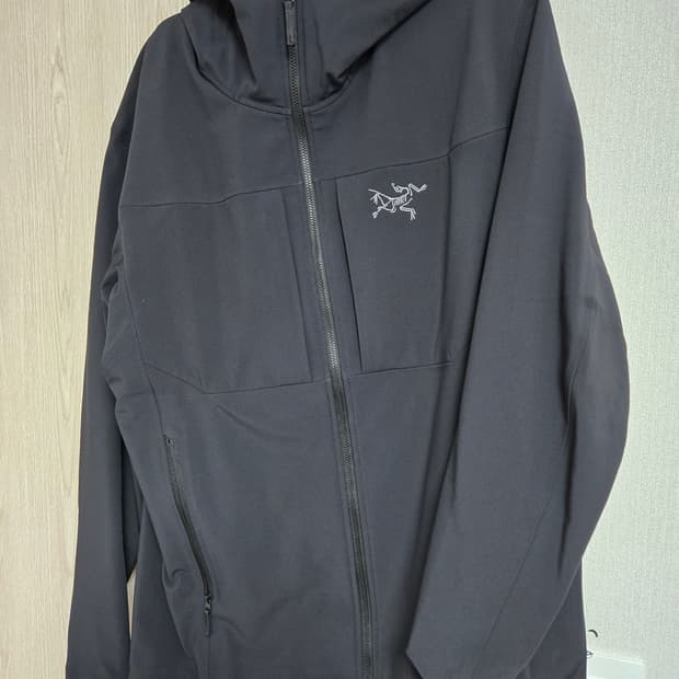 아크테릭스 감마 MX 후디 자켓 블랙 색상 M 사이즈입니다