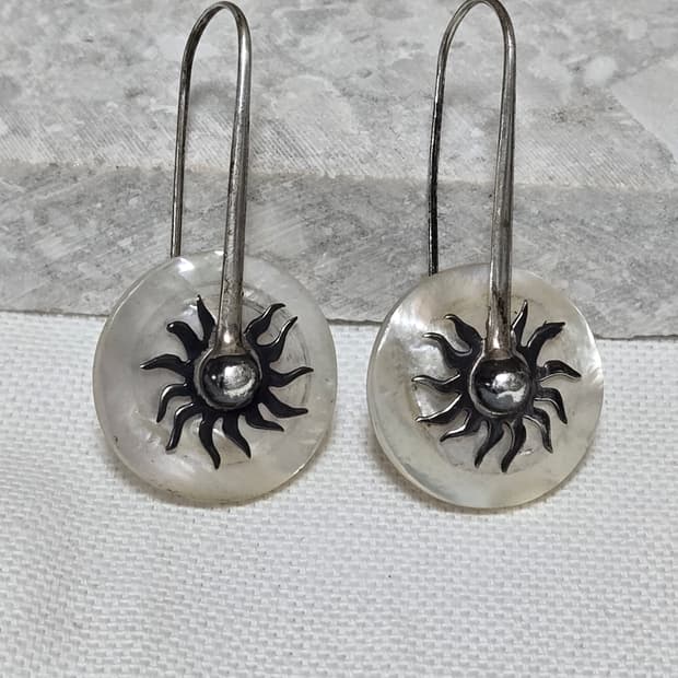 남미 빈티지 실버 × 자개 선(Sun) 모티브 드롭 이어링