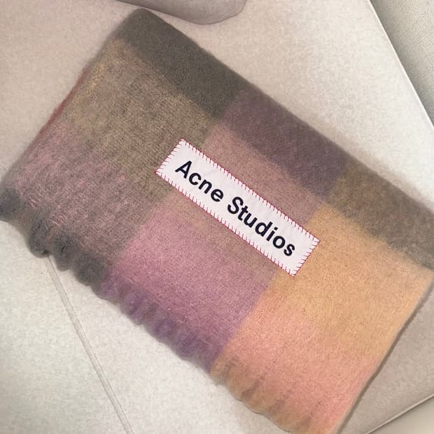 아크네스튜디오 머플러