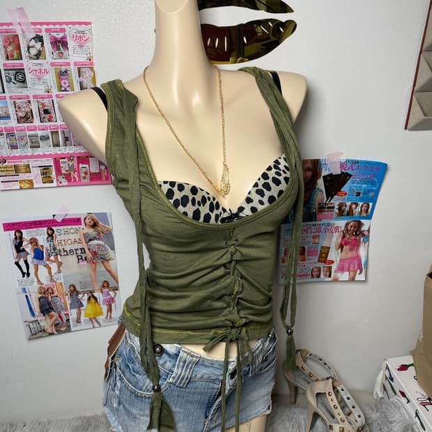 갸루 y2k 카키 레이스업 슬리브리스 나시탑