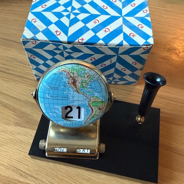 지구본 만년 달력 펜꽂이 데스크 액세서리