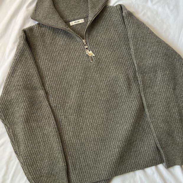 벨리에 하프집업 니트