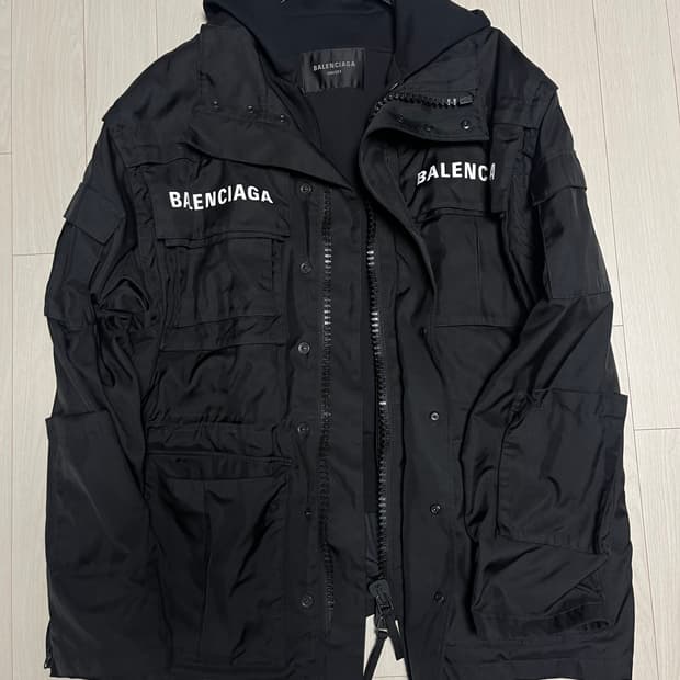 발렌시아가 런웨이 파카