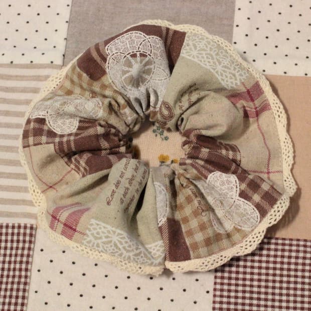 핸드메이드 패치워크 무늬 레이스 스크런치