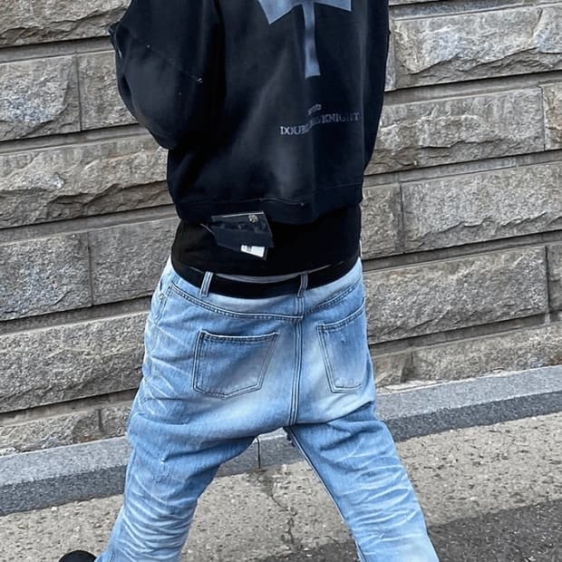 WRINKLED WIDE FLARE JEANS LIGHT BLUE