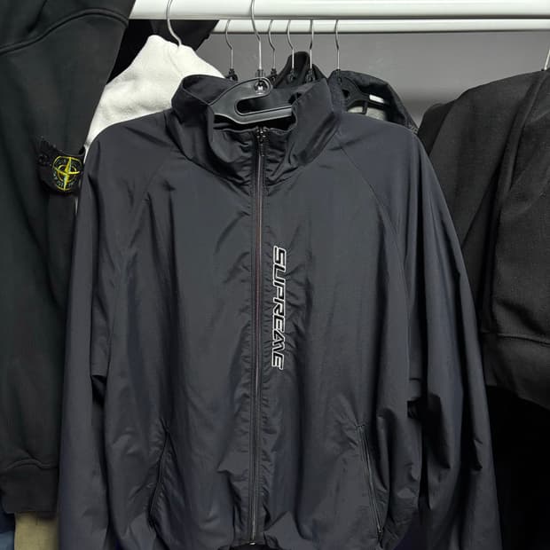 슈프림 콘트라스트 스몰사이즈 바람막이 