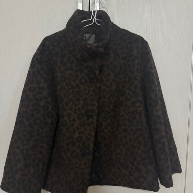 베라왕 레오파드 코트