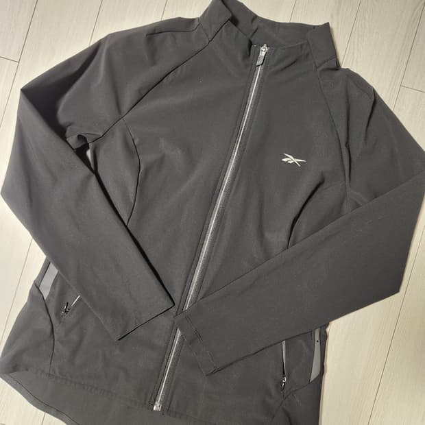 새상품급) 리복 러닝 기능성 쿨링 여성 바람막이 사이즈L

여러 중고사이