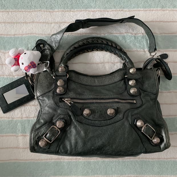 발렌시아가 자이언트 모터백 미디움 그레이 실버