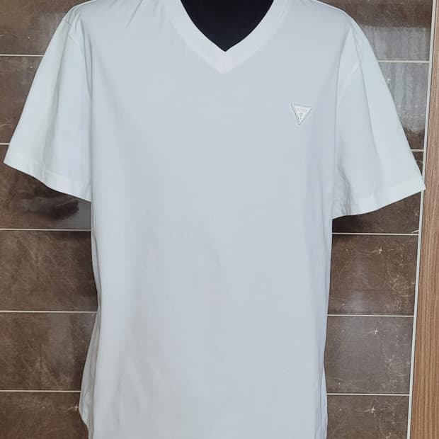(남성105사이즈)게스 화이트 V넥 반팔 티셔츠(탄력.시원함)
