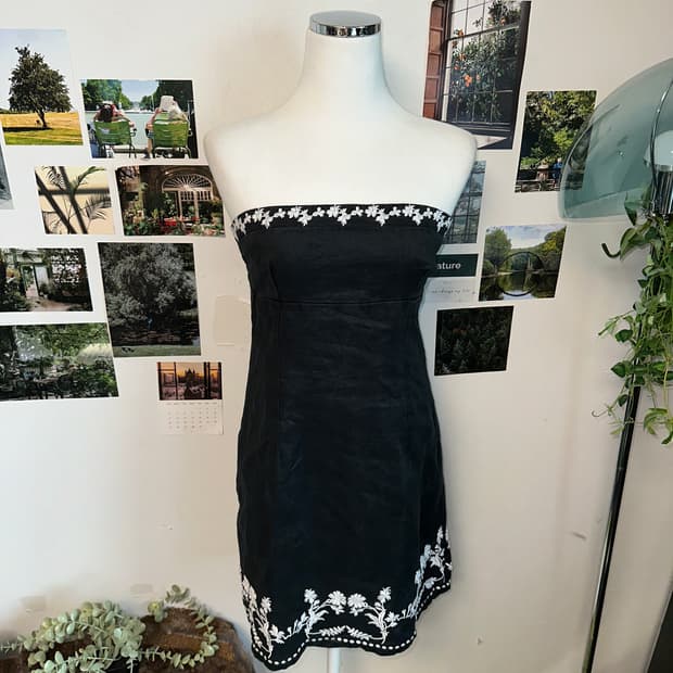 Black oriental floral top ops