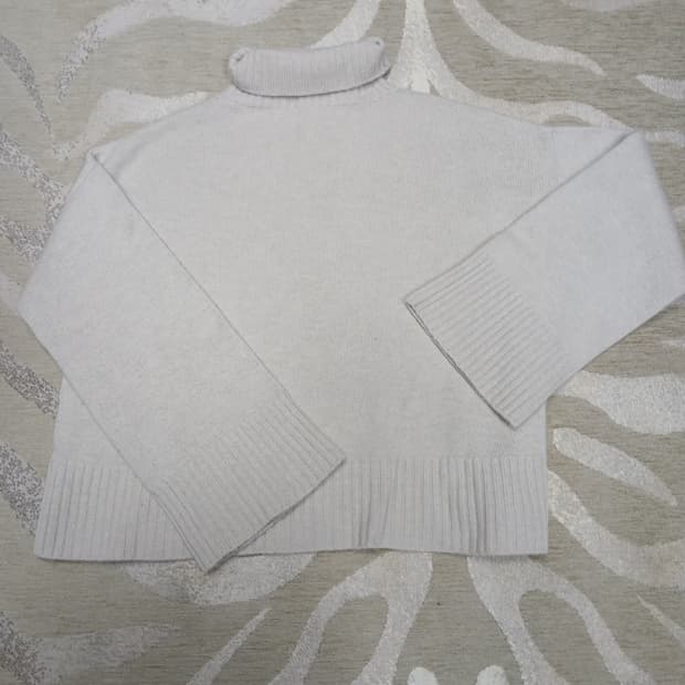 블라썸 BLOSSOM 터틀넥 니트 