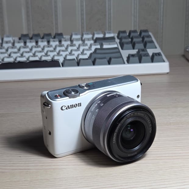 캐논 eos m10 판매합니다.