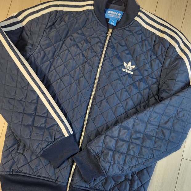 아디다스 파이어버드 퀄팅 자켓 사이즈90 s

사진처럼 사용감 거의 없어