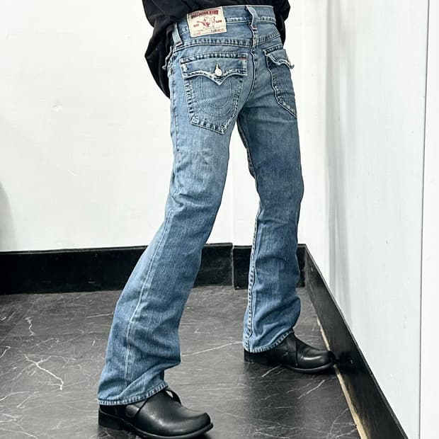 트루릴리전 월드투어 부츠컷 데님 팬츠