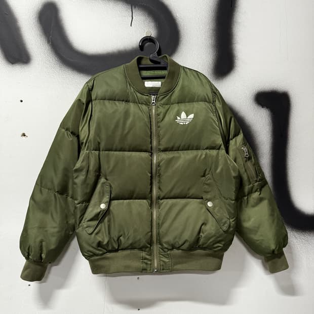 아디다스 파이어버드 올드스쿨 빅 프린팅 ma-1 다운 바시티