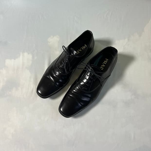 Prada spazzolato cap toe derby