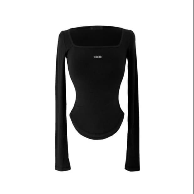 오도어 스퀘어 넥 티셔츠 블랙