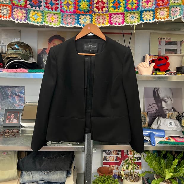 Effortless Black Crop Jacket