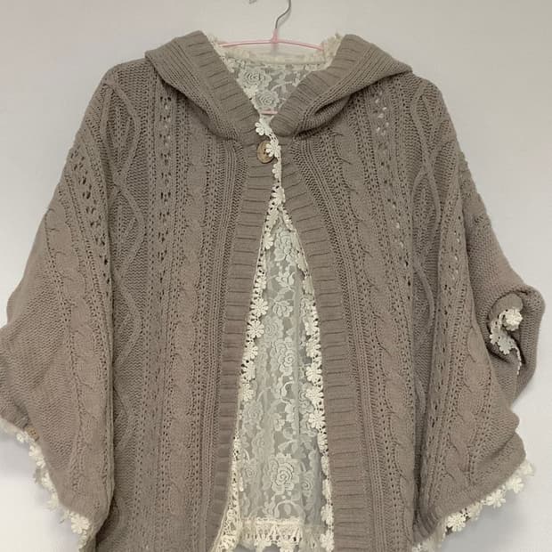 어스뮤직 리버시블 레이스 케이프 판쵸 베이지 사와코 모리걸