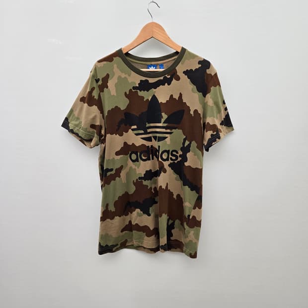 아디다스 카모 빅로고 반팔티