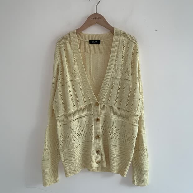 Gold button punching cardigan