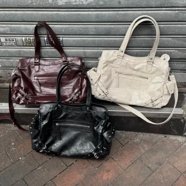 다이닛 STUD POCKET BIG BAG IN ASH BEIGE 토트백