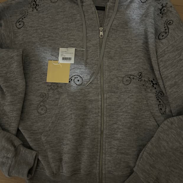 (새상품)폴리수엠 스터드니트후드집업