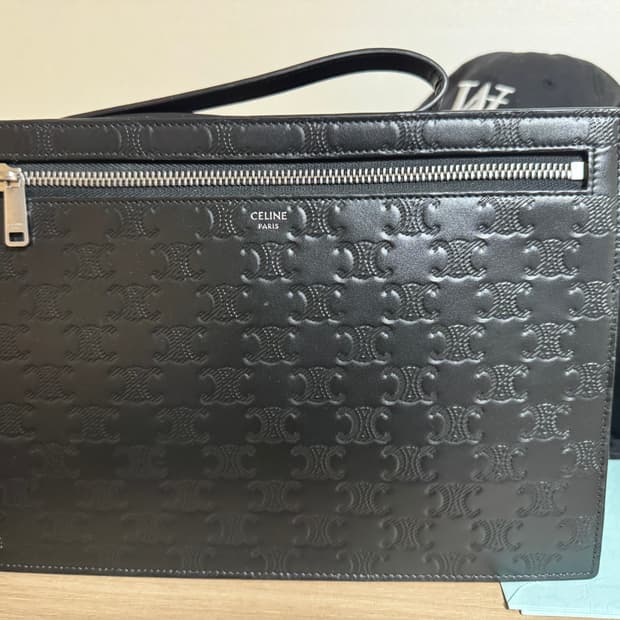 셀린느 트리옹프 엠보스 클러치백