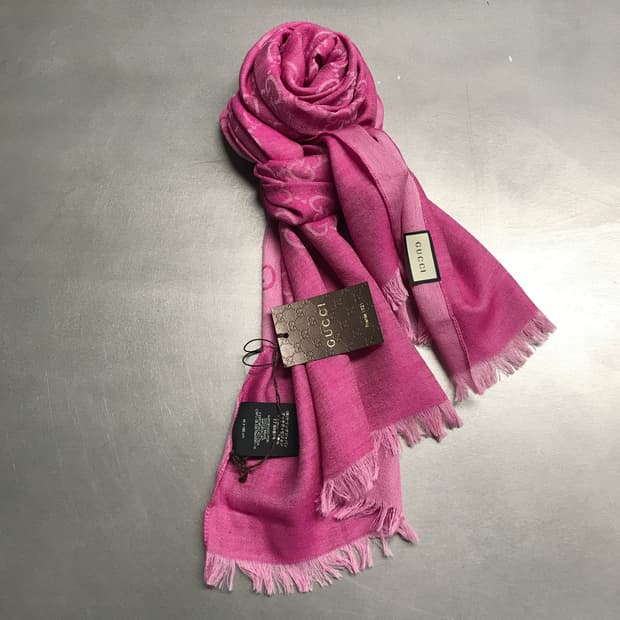 구찌 로고 스카프 핑크 새상품
