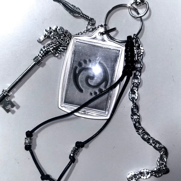 Keychain White and Black